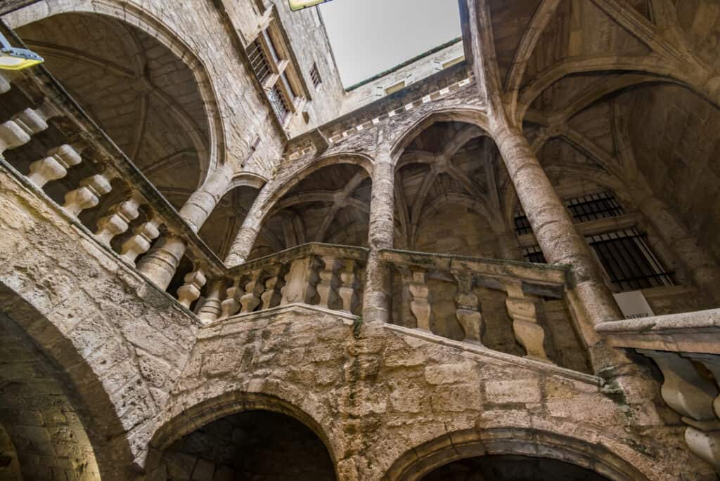 que faire dans l herault visiter les villages