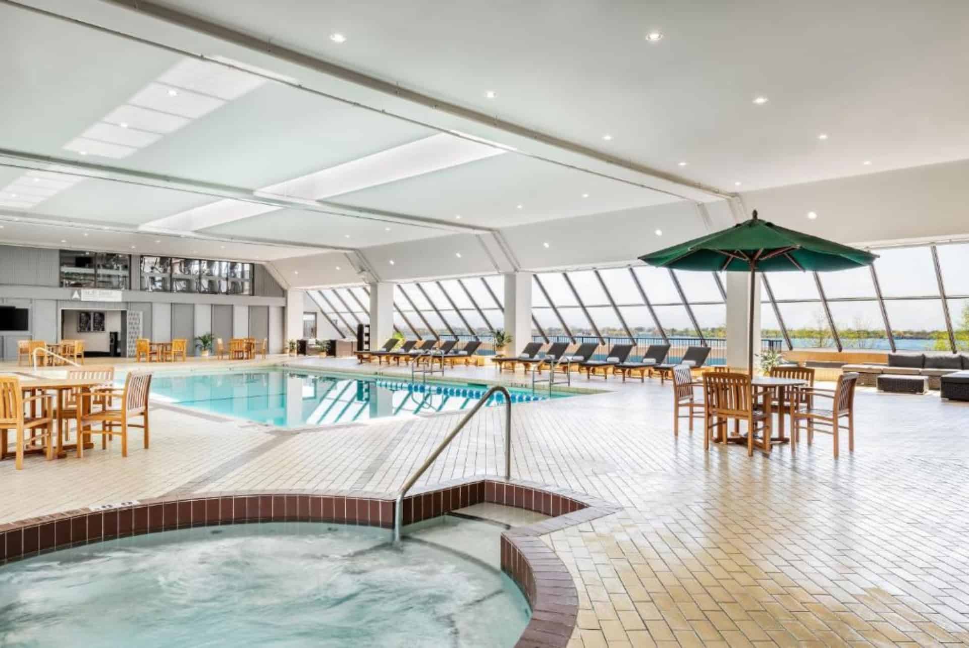 westin harbour castle piscine interieure