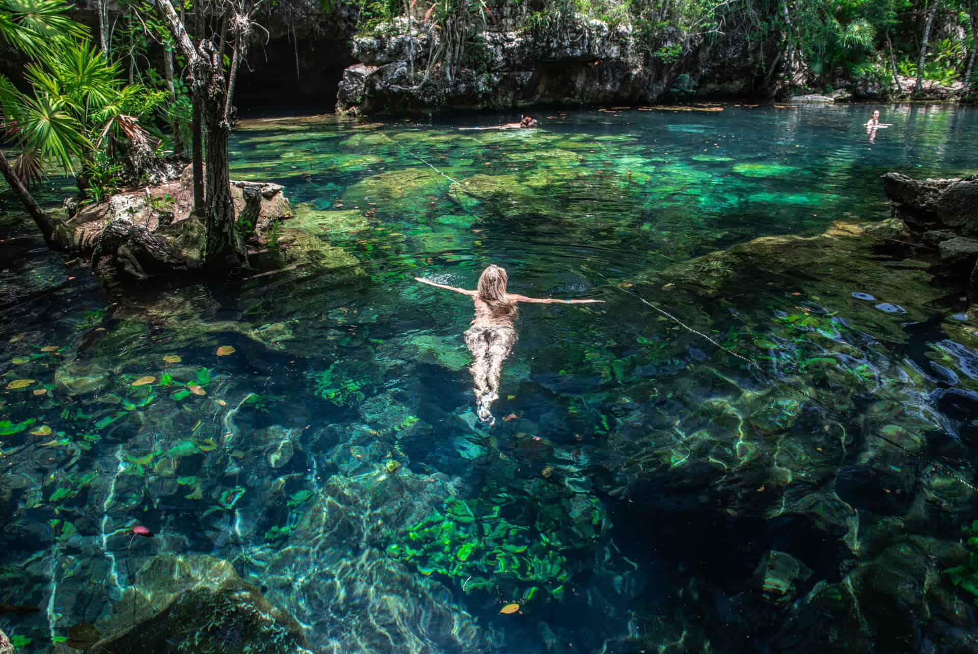 baignade dans un cenote tulum