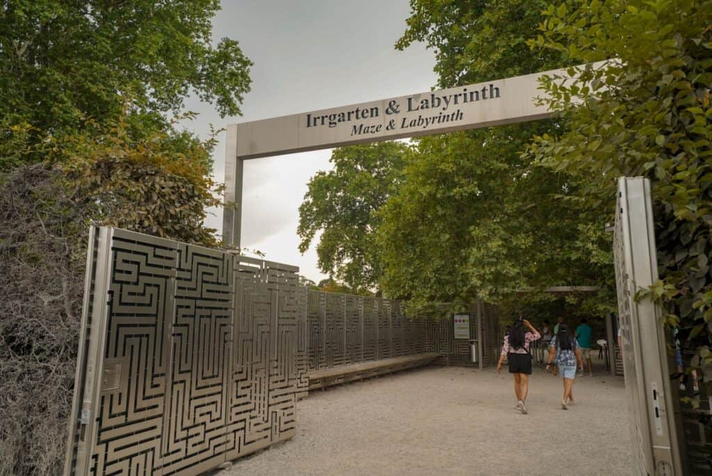 entree labyrinthe vienne