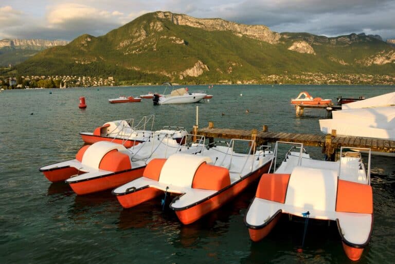 Location de pédalo sur le lac d'Annecy