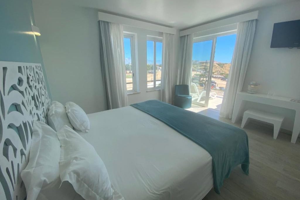 mareta beach road trip algarve