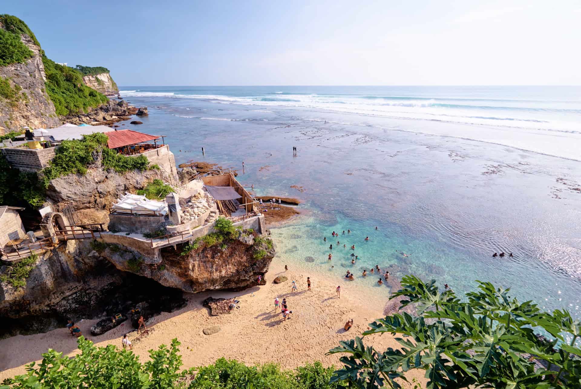 plage a bali en mai uluwatu