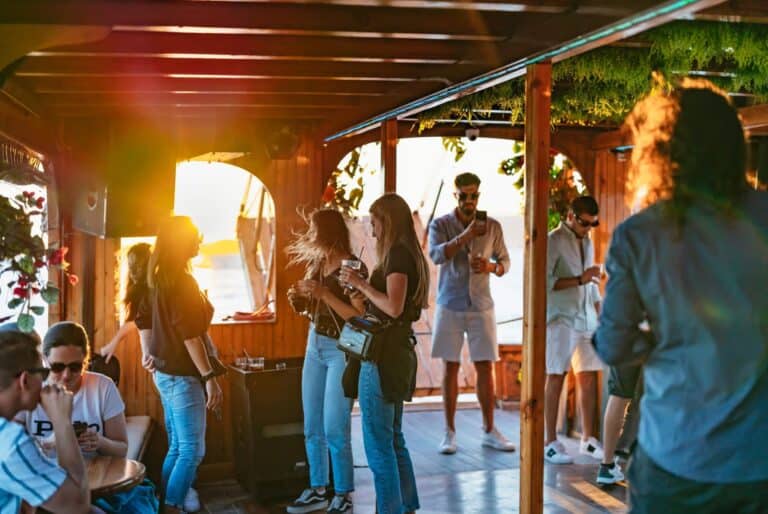 Croisière festive au coucher de soleil