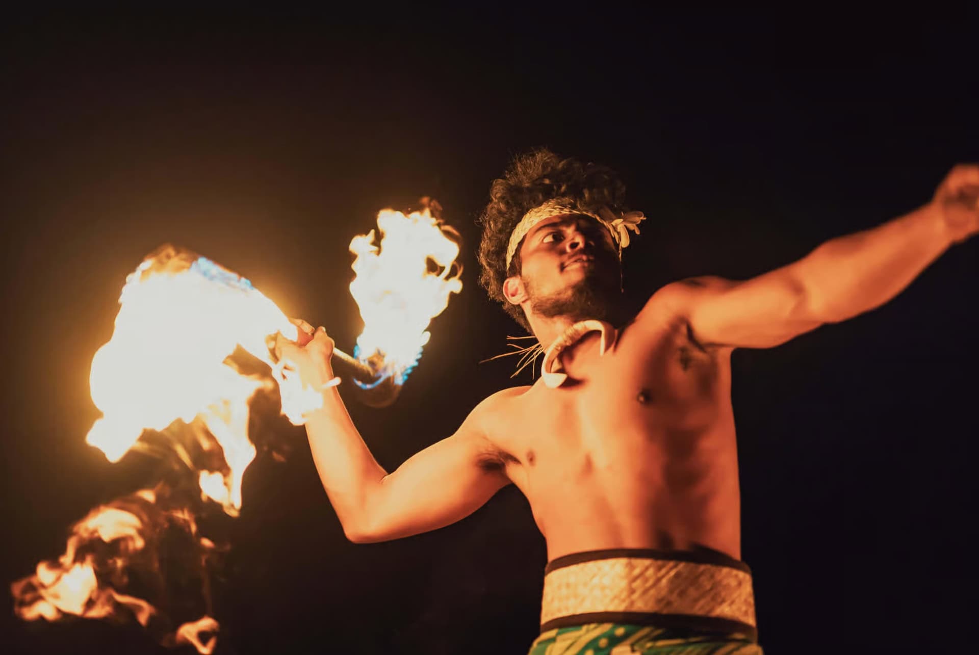 danse traditionnelle avec du feu
