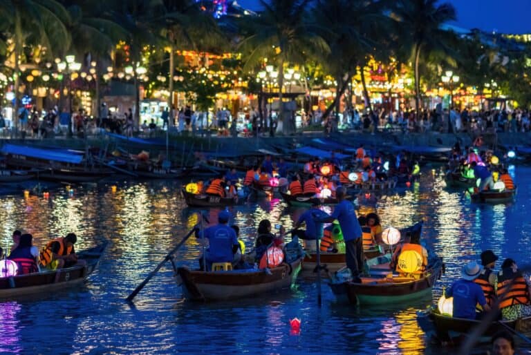 Croisière nocturne sur la rivière Hoai à Hoi An